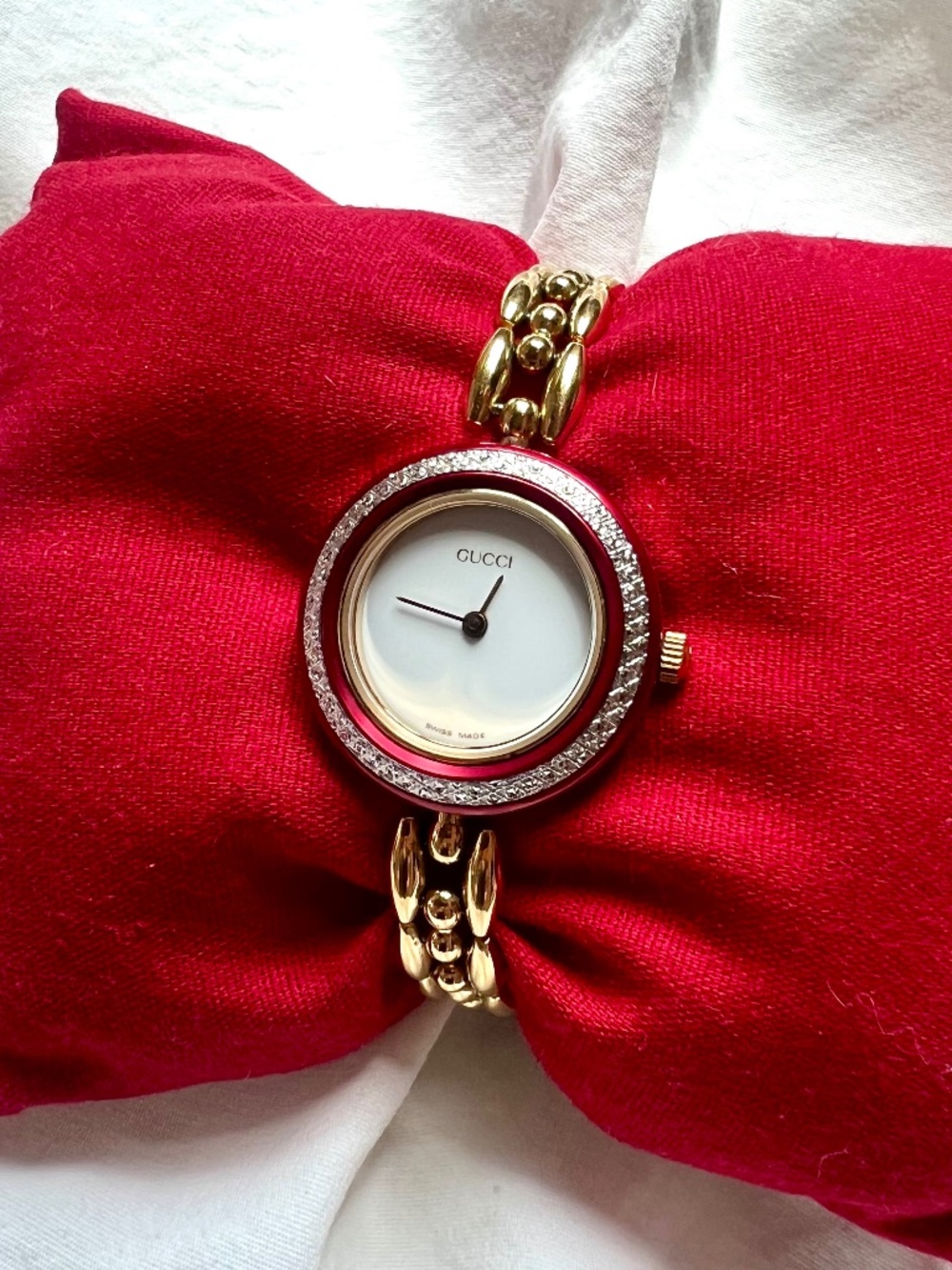 Vintage Gucci 11/12.2 Watch Diamond-Cut Red Bezel + 2 Bonus Bezels